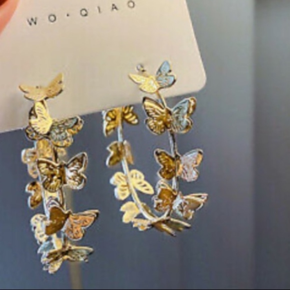 New 18k gold plated butterflies hoop earrings - Picture 4 of 4